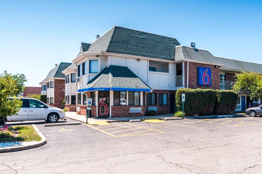 Motel 6 Chicago - Elk Grove เอลค์โกรฟ วิลเลจ ภายนอก รูปภาพ