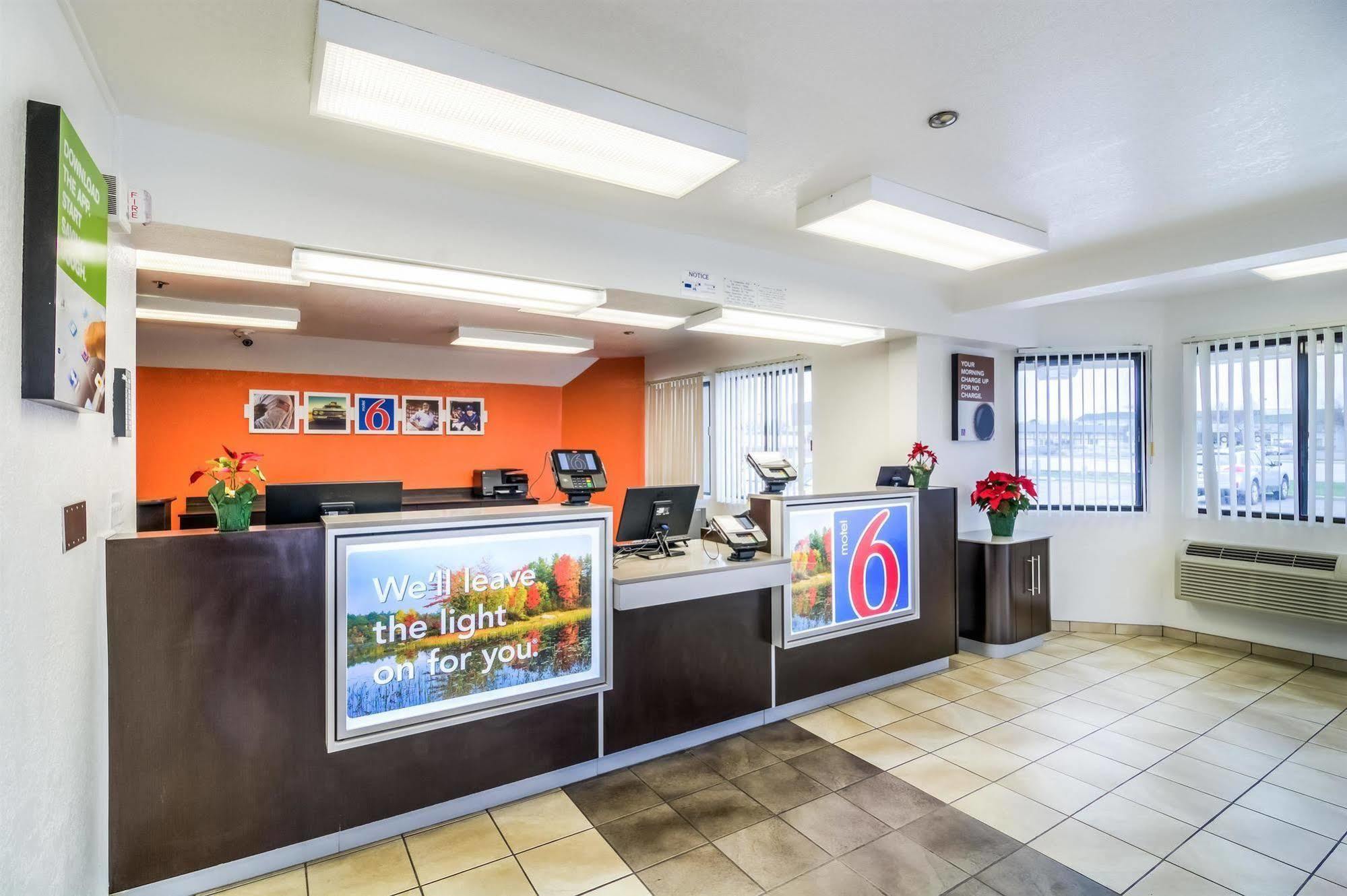 Motel 6 Chicago - Elk Grove เอลค์โกรฟ วิลเลจ ภายนอก รูปภาพ