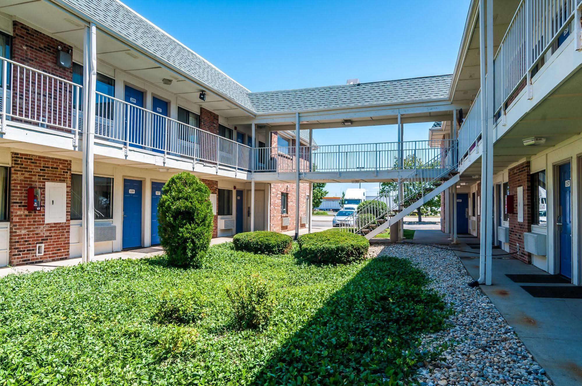 Motel 6 Chicago - Elk Grove เอลค์โกรฟ วิลเลจ ภายนอก รูปภาพ