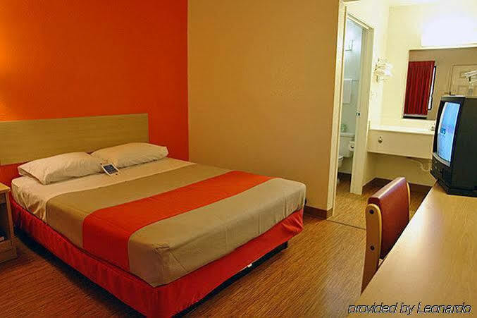Motel 6 Chicago - Elk Grove เอลค์โกรฟ วิลเลจ ภายนอก รูปภาพ